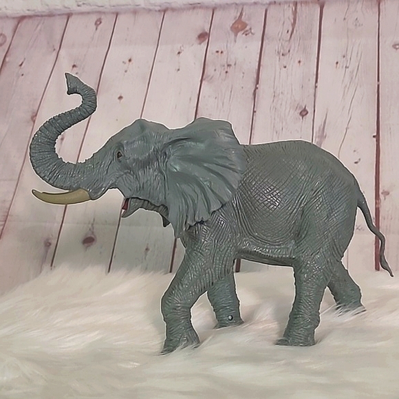 2020 Animal Planet Realistic African Elephant Battery Operated Sound Making Toy - Picture 4 of 17